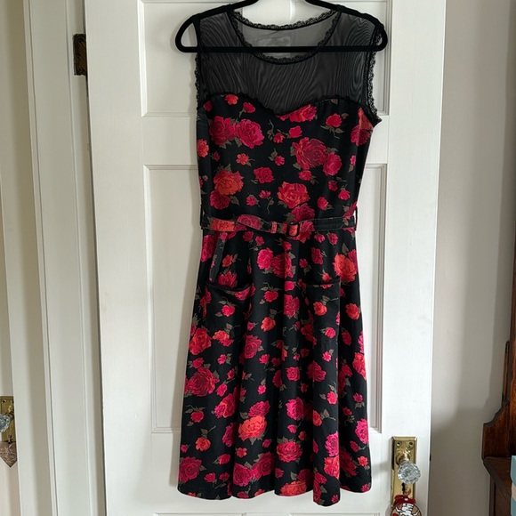 Effie's Heart Dresses & Skirts - ❤️ Effie’s Heart black/red floral dress with mesh bodice and belt. Size L.
